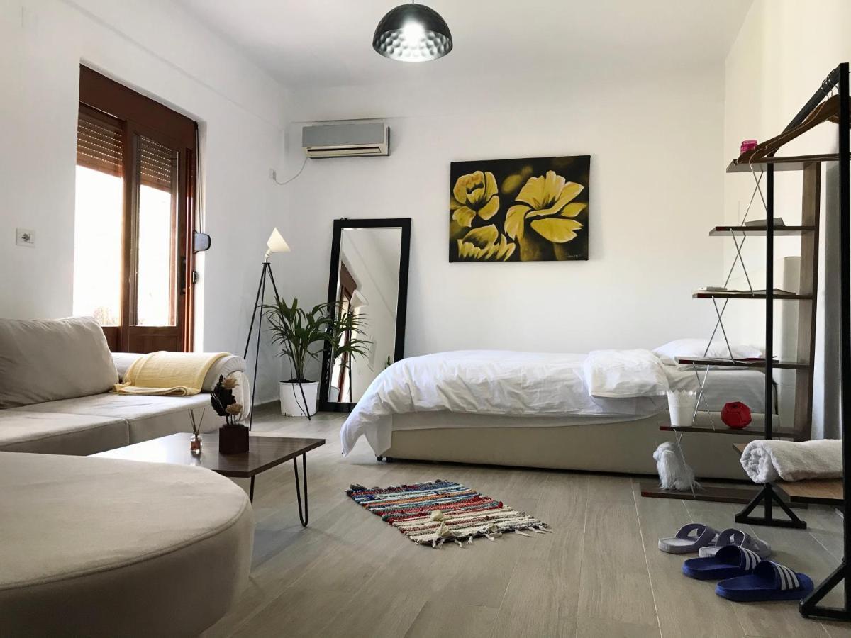 Guesthouse "Shtepia Ime" Përmet エクステリア 写真