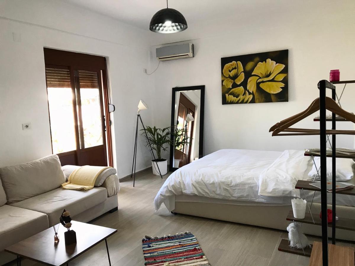 Guesthouse "Shtepia Ime" Përmet エクステリア 写真
