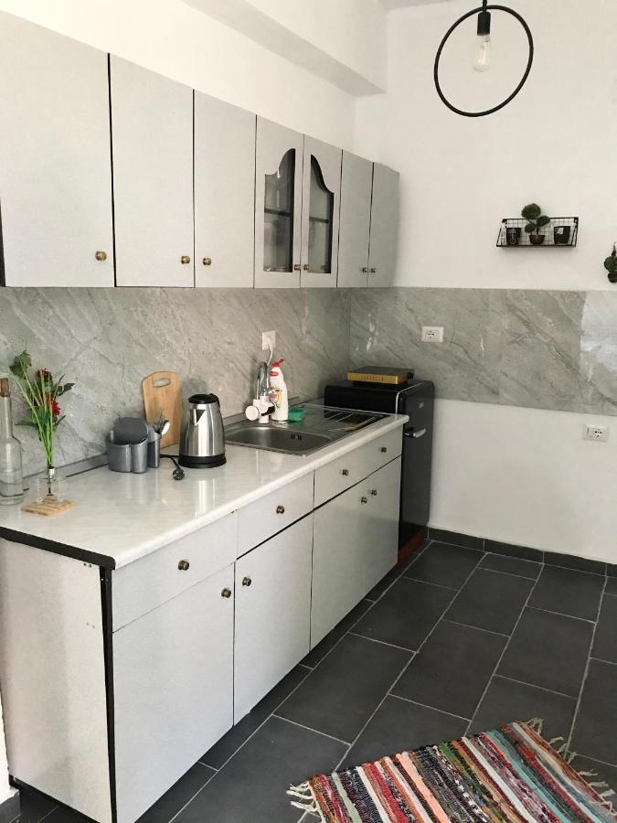 Guesthouse "Shtepia Ime" Përmet エクステリア 写真