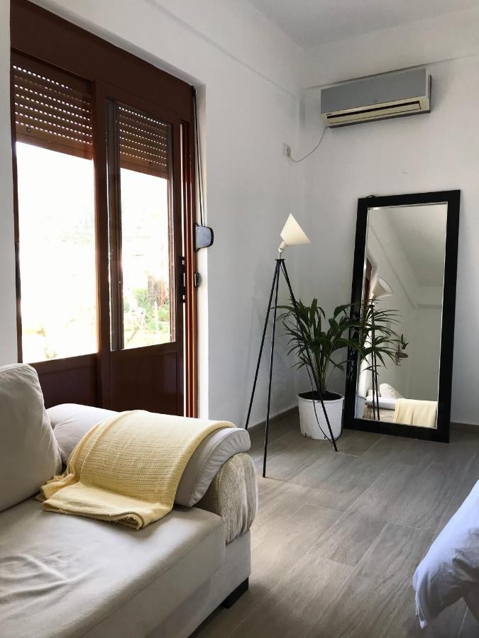 Guesthouse "Shtepia Ime" Përmet エクステリア 写真