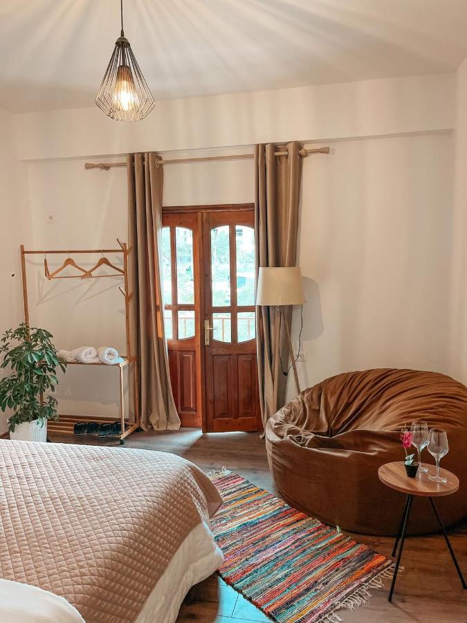 Guesthouse "Shtepia Ime" Përmet エクステリア 写真