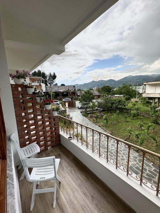 Guesthouse "Shtepia Ime" Përmet エクステリア 写真